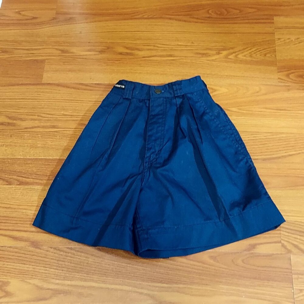 Liz Claiborne Navy Womans  Shorts SZ 4 Pleated Front Logo Buttons Logo 4 Pockets